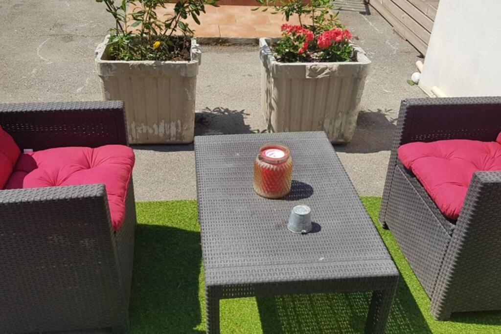 Gite Du Stade Le Studio Cour Parking Et Piscine Partagee مارسيليا المظهر الخارجي الصورة