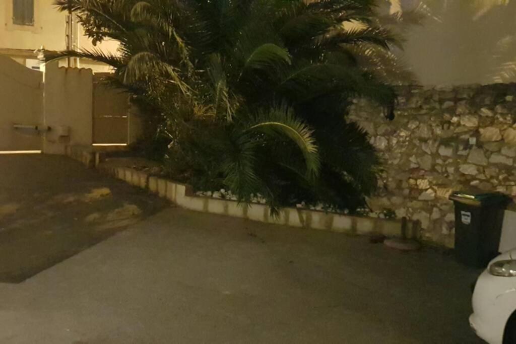 Gite Du Stade Le Studio Cour Parking Et Piscine Partagee مارسيليا المظهر الخارجي الصورة